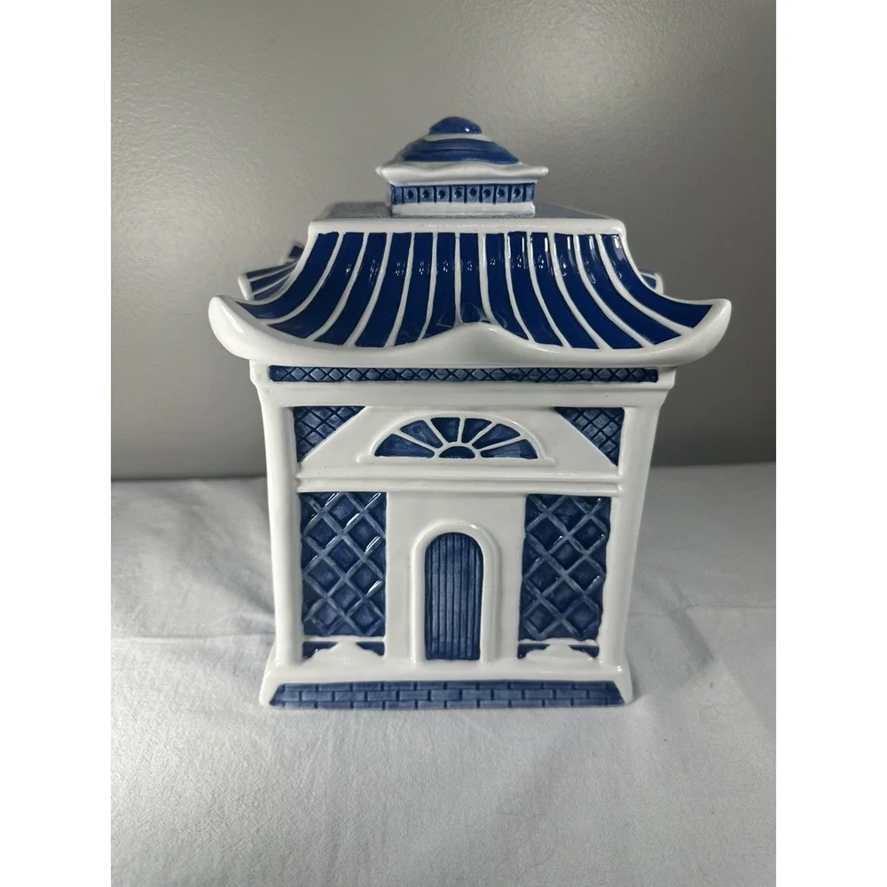 EUC Blue Willow Pagoda Cookie Jar series 3 Christopher‎ Johnson Blue Willow